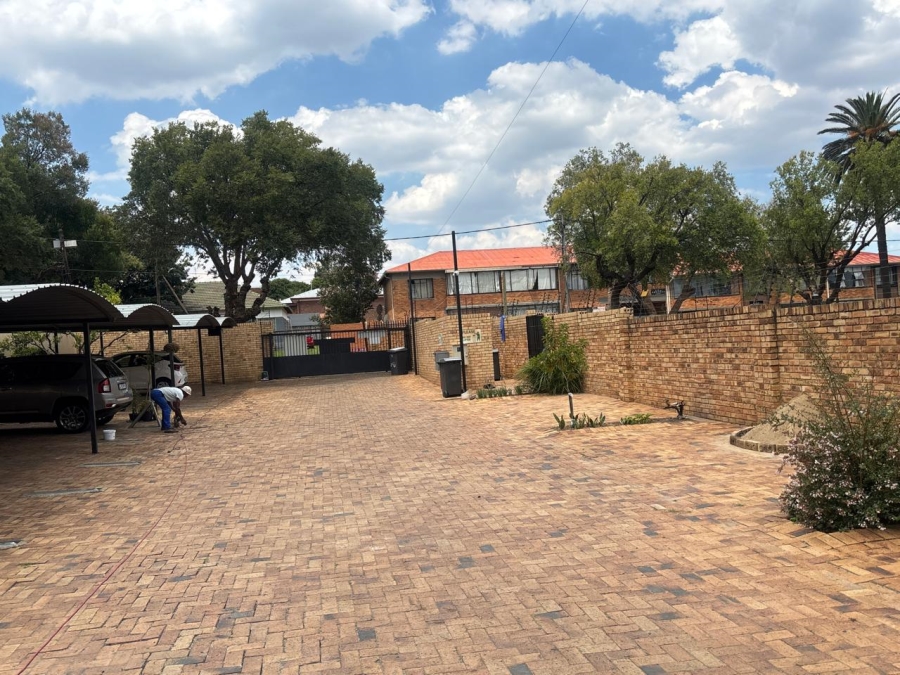 To Let 1 Bedroom Property for Rent in Florida Gauteng