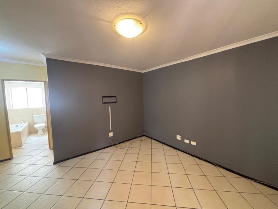 To Let 1 Bedroom Property for Rent in Florida Gauteng