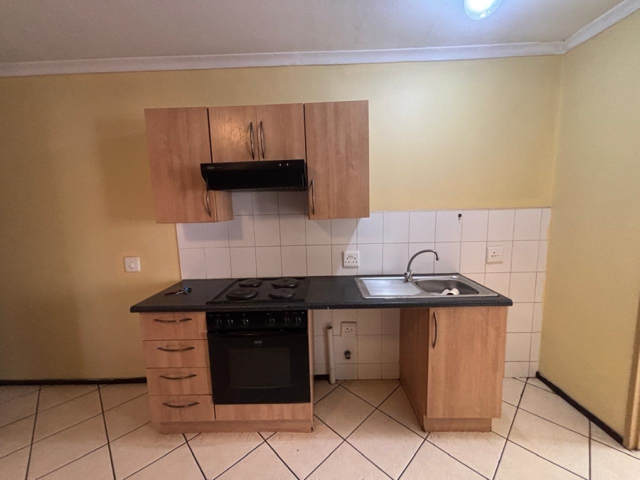 To Let 1 Bedroom Property for Rent in Florida Gauteng