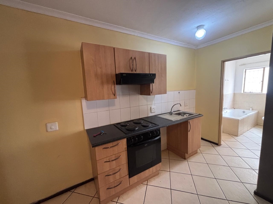 To Let 1 Bedroom Property for Rent in Florida Gauteng