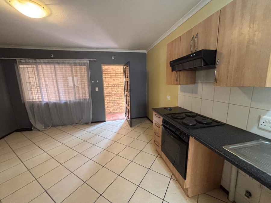 To Let 1 Bedroom Property for Rent in Florida Gauteng