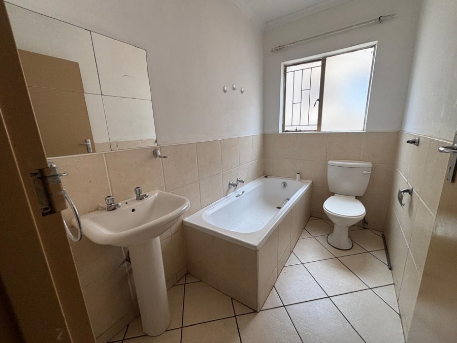 To Let 1 Bedroom Property for Rent in Florida Gauteng