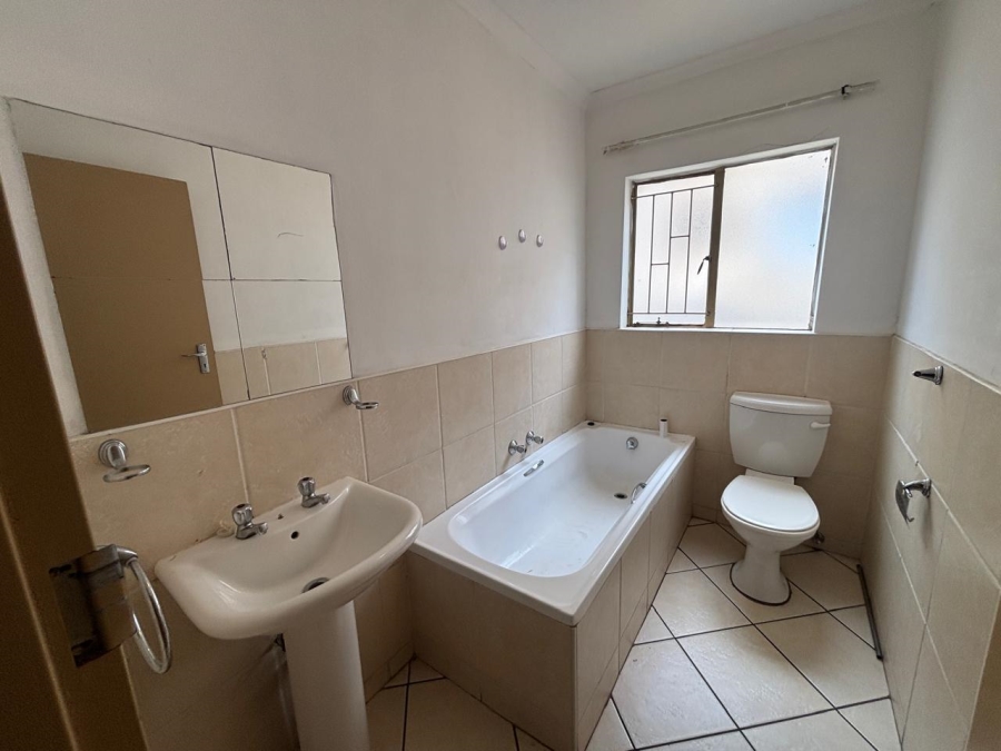 To Let 1 Bedroom Property for Rent in Florida Gauteng