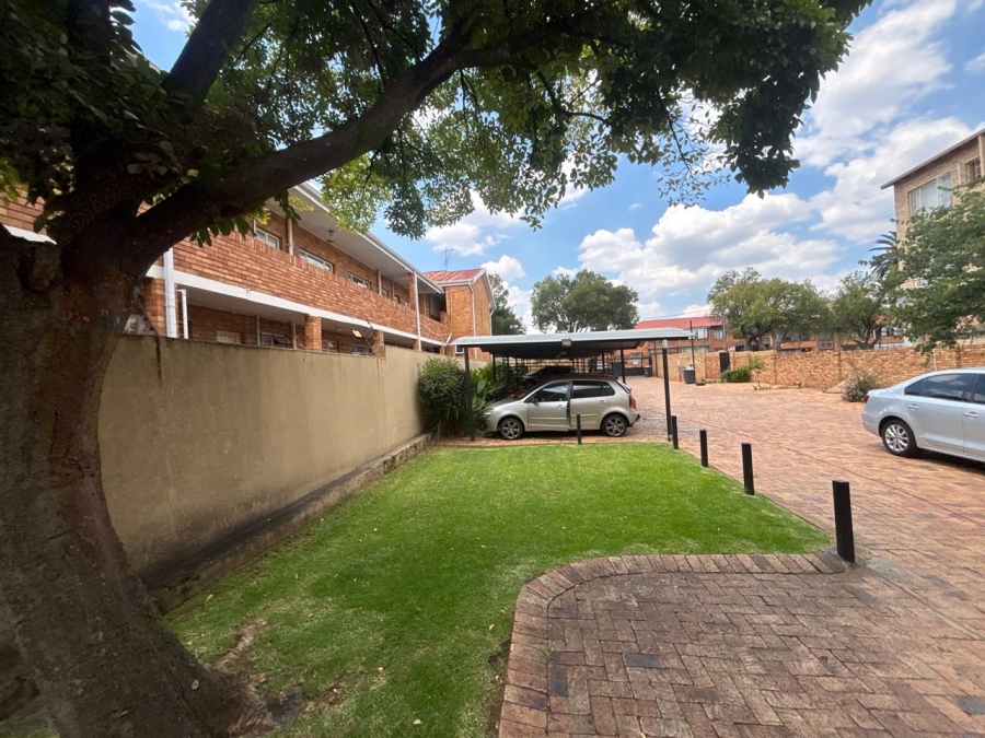To Let 1 Bedroom Property for Rent in Florida Gauteng