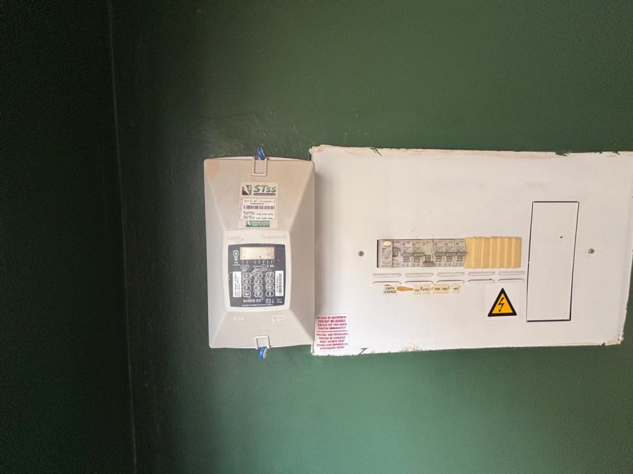 To Let 1 Bedroom Property for Rent in Florida Gauteng