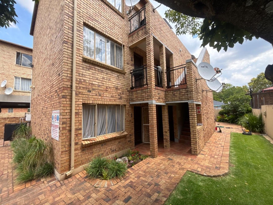 To Let 1 Bedroom Property for Rent in Florida Gauteng