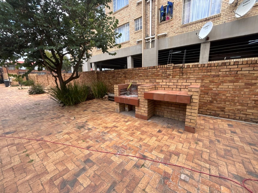 To Let 1 Bedroom Property for Rent in Florida Gauteng