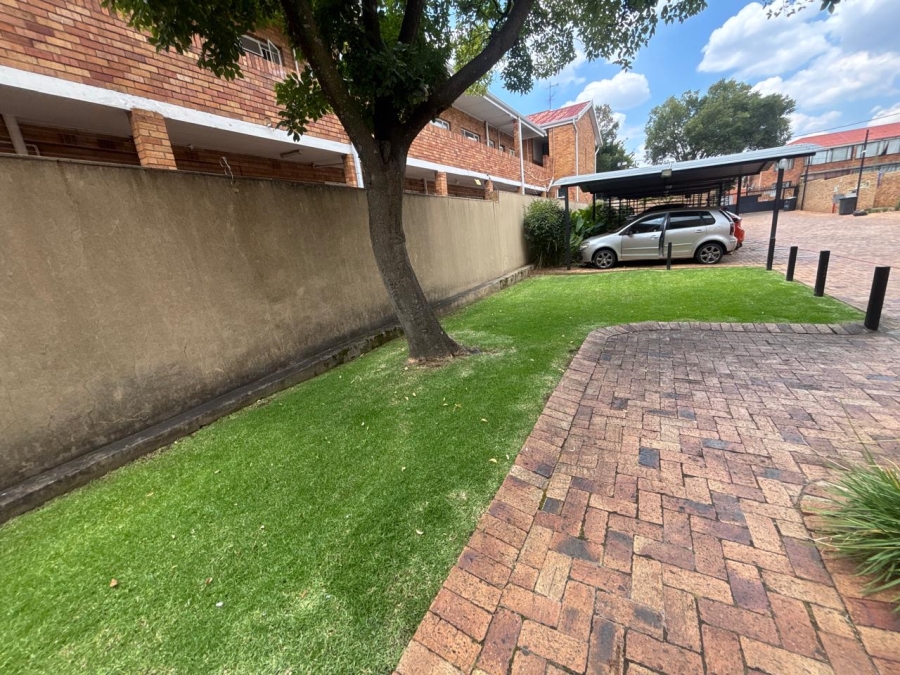 To Let 1 Bedroom Property for Rent in Florida Gauteng