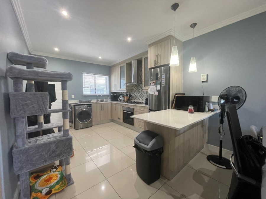 To Let 2 Bedroom Property for Rent in Bryanston Gauteng