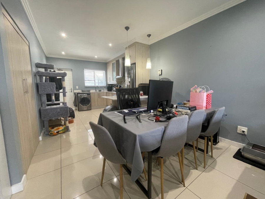 To Let 2 Bedroom Property for Rent in Bryanston Gauteng