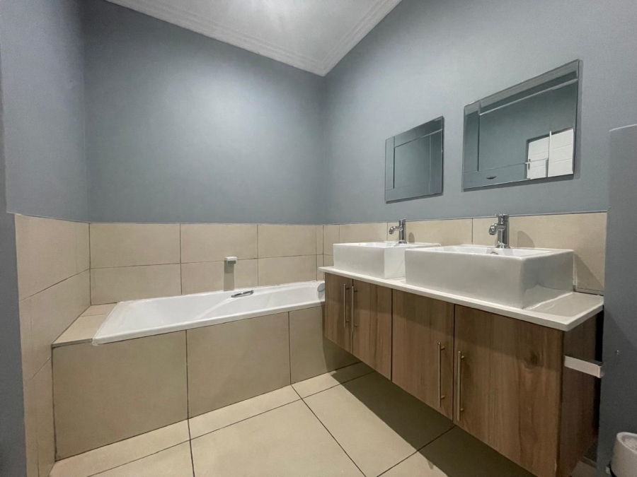 To Let 2 Bedroom Property for Rent in Bryanston Gauteng