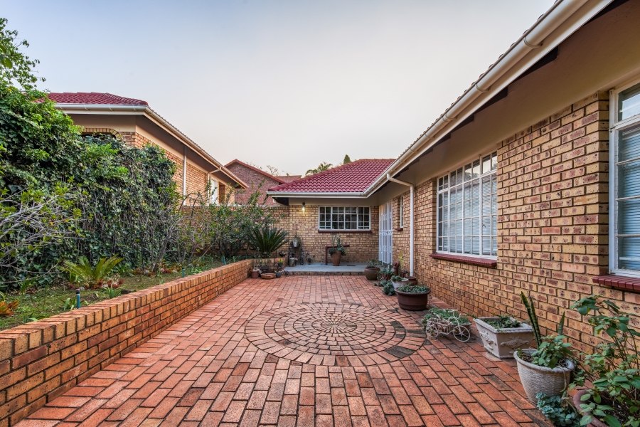 5 Bedroom Property for Sale in Moreleta Park Gauteng