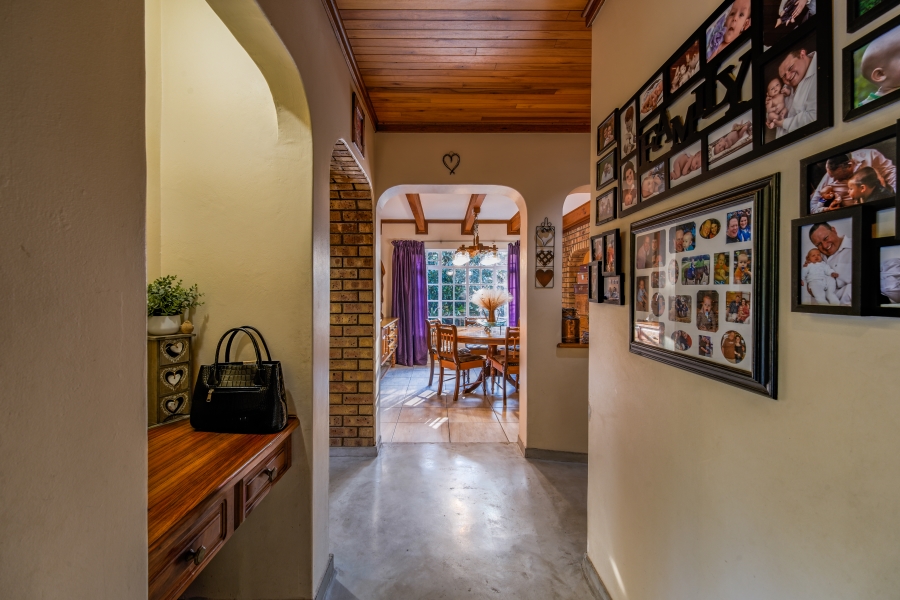 5 Bedroom Property for Sale in Moreleta Park Gauteng