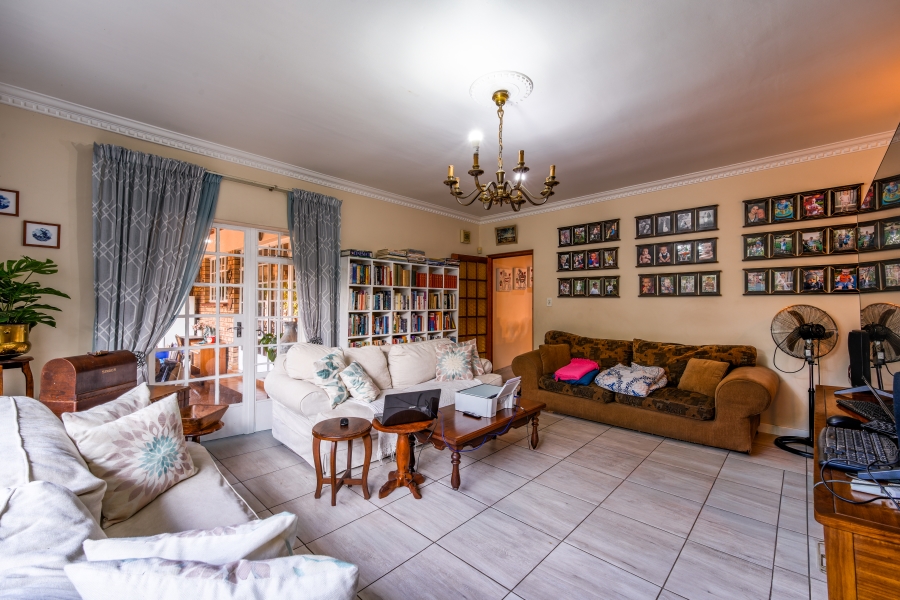 5 Bedroom Property for Sale in Moreleta Park Gauteng