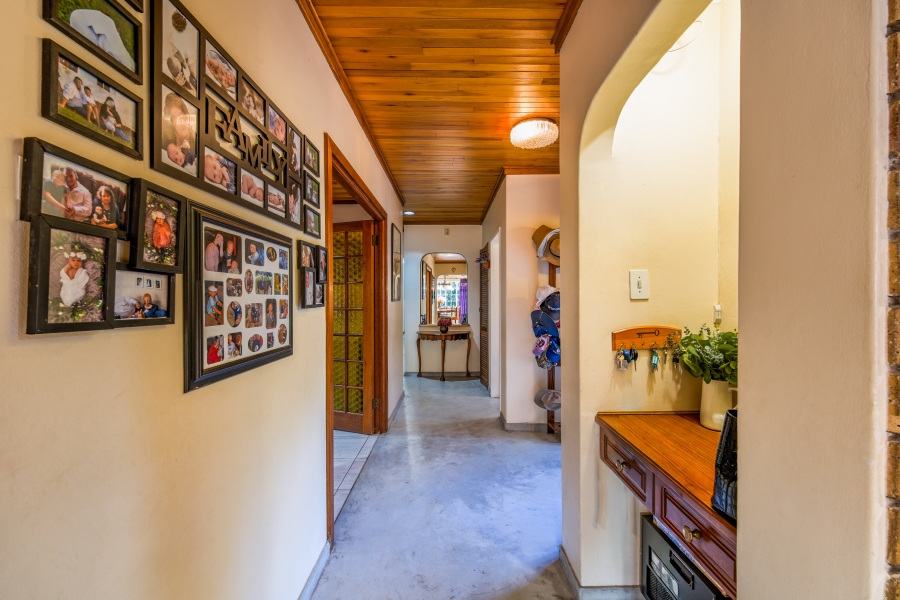 5 Bedroom Property for Sale in Moreleta Park Gauteng