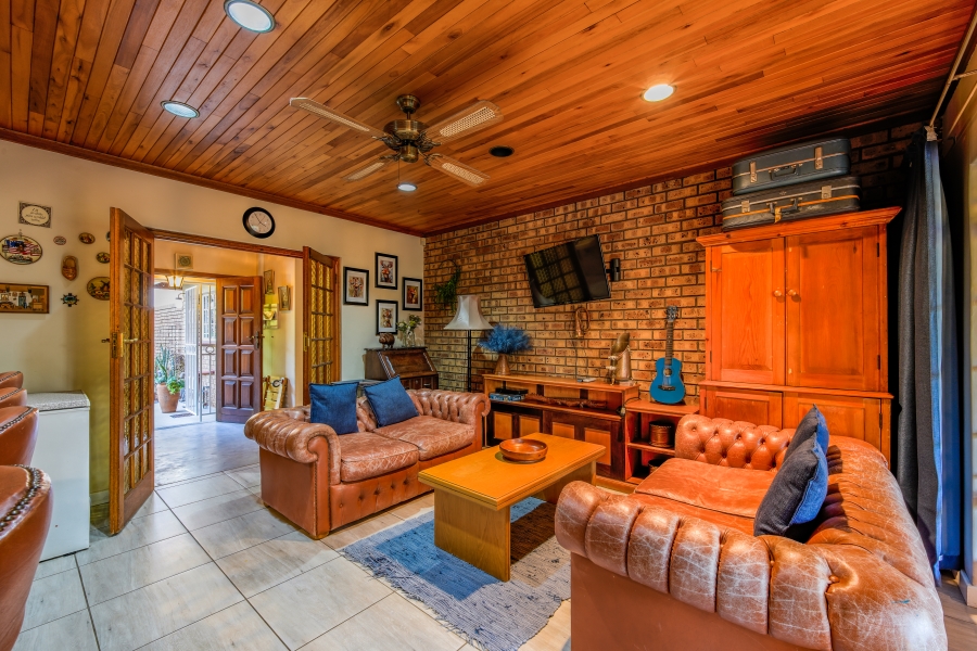 5 Bedroom Property for Sale in Moreleta Park Gauteng