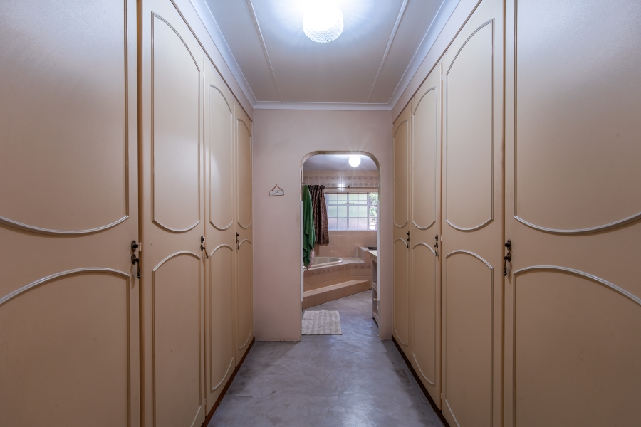 5 Bedroom Property for Sale in Moreleta Park Gauteng