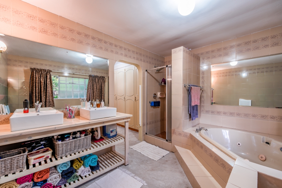 5 Bedroom Property for Sale in Moreleta Park Gauteng