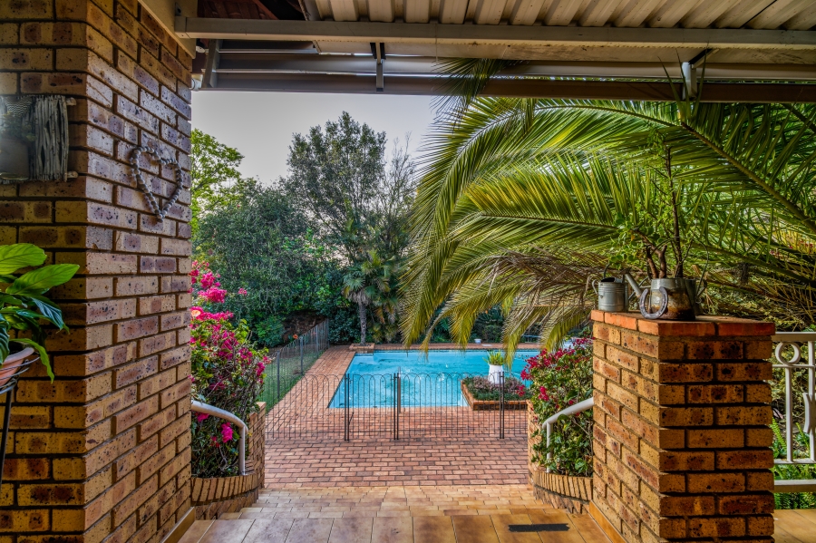5 Bedroom Property for Sale in Moreleta Park Gauteng