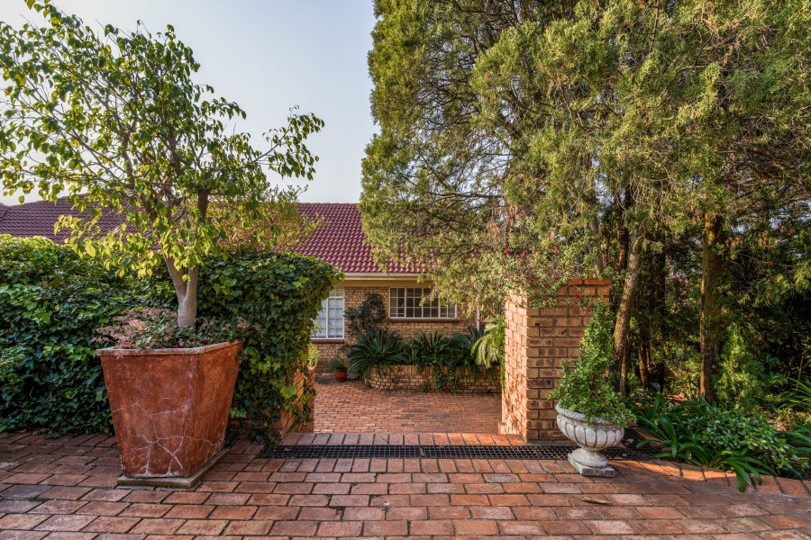 5 Bedroom Property for Sale in Moreleta Park Gauteng