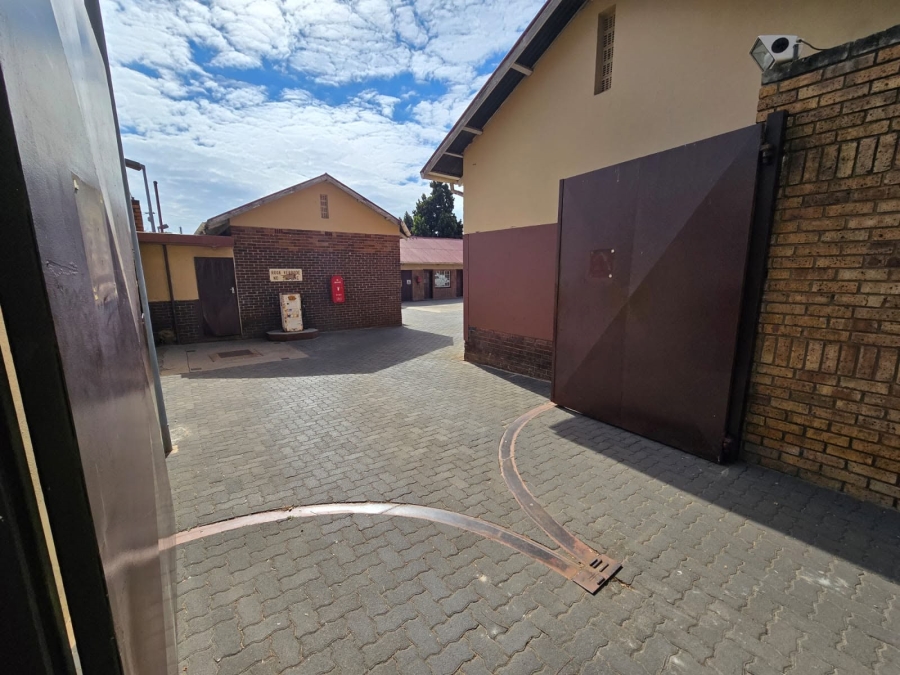 To Let Commercial Property for Rent in Villieria Gauteng