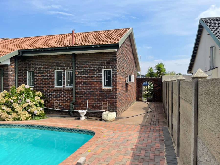 5 Bedroom Property for Sale in Vanderbijlpark SE 2 Gauteng
