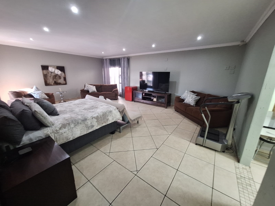 4 Bedroom Property for Sale in Vanderbijlpark SW 5 Gauteng