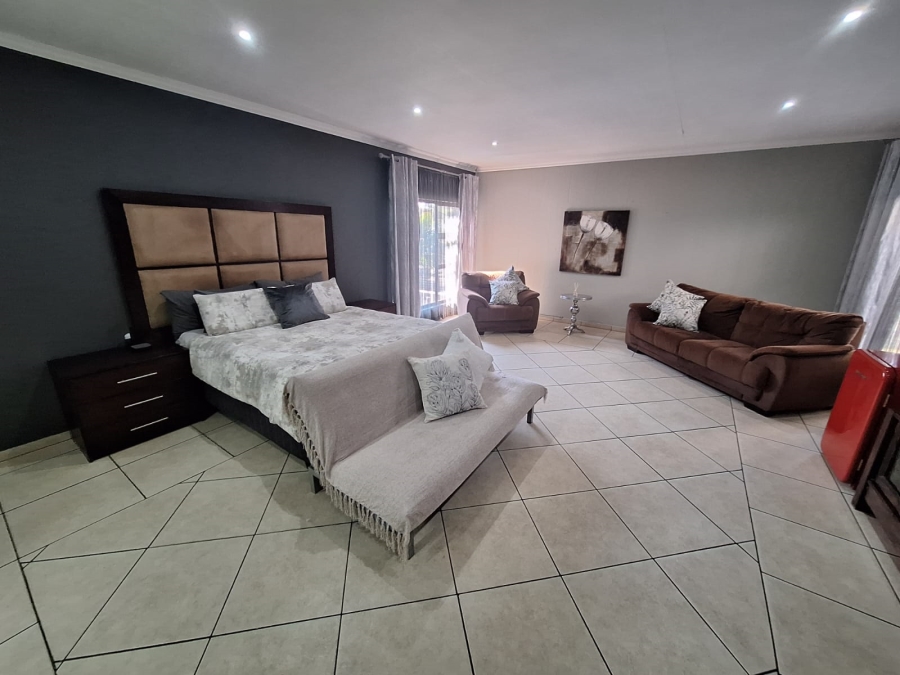4 Bedroom Property for Sale in Vanderbijlpark SW 5 Gauteng