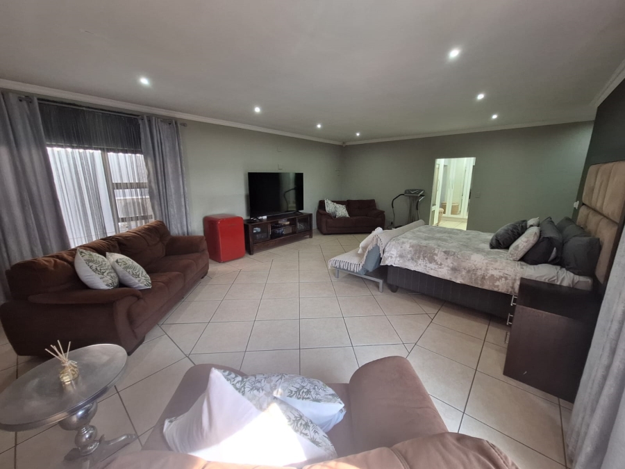 4 Bedroom Property for Sale in Vanderbijlpark SW 5 Gauteng