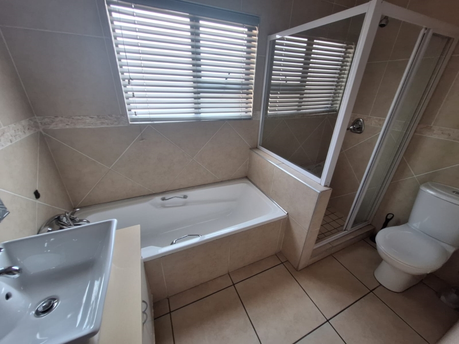 4 Bedroom Property for Sale in Vanderbijlpark SW 5 Gauteng