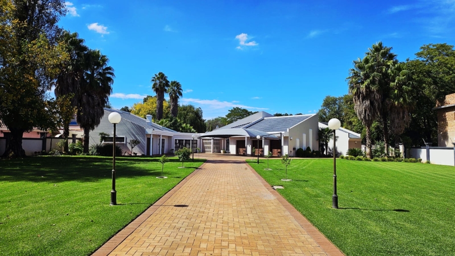 6 Bedroom Property for Sale in Three Rivers Gauteng