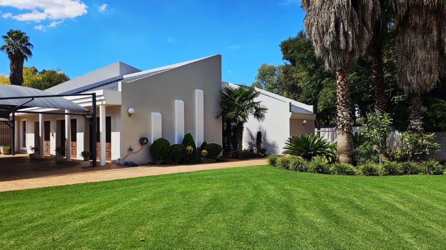 6 Bedroom Property for Sale in Three Rivers Gauteng