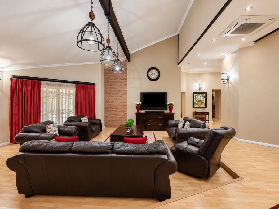 6 Bedroom Property for Sale in Three Rivers Gauteng