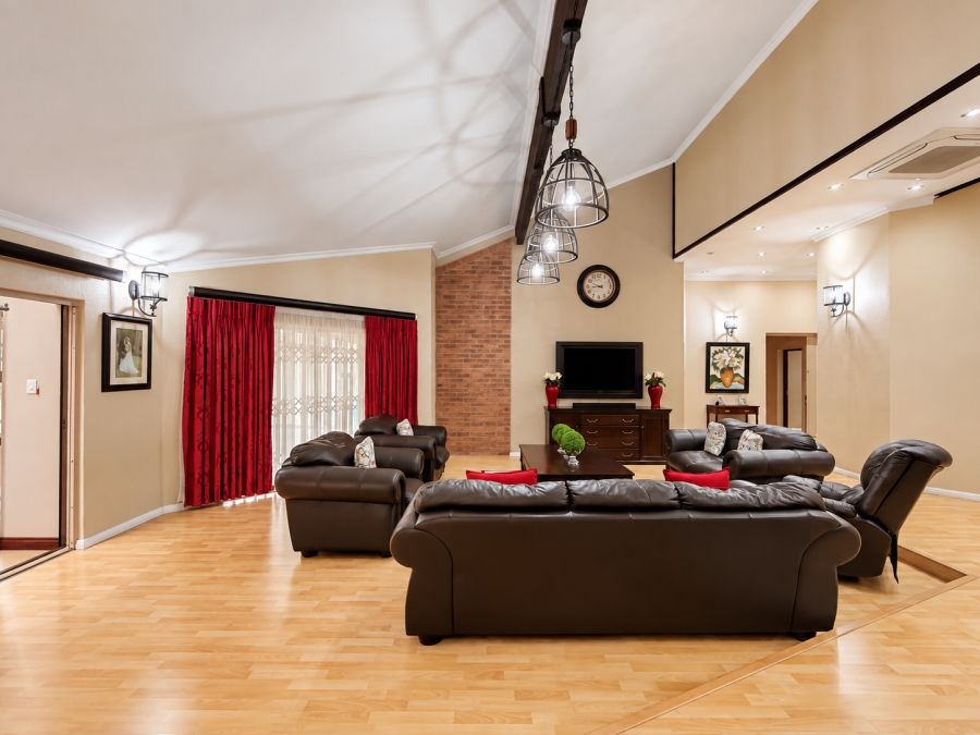 6 Bedroom Property for Sale in Three Rivers Gauteng