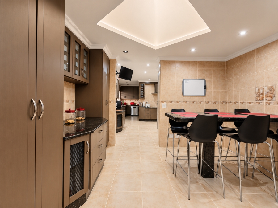 6 Bedroom Property for Sale in Three Rivers Gauteng