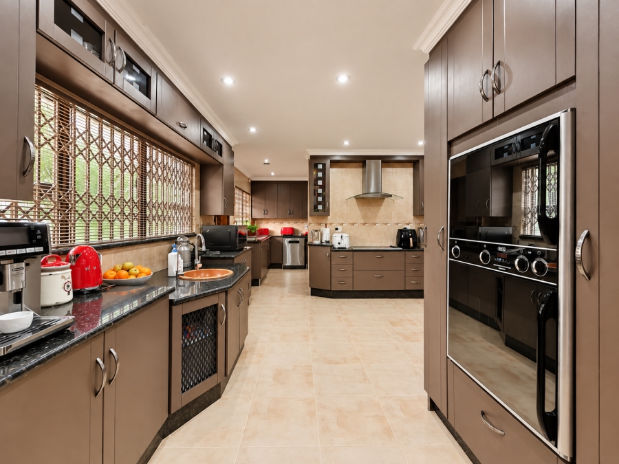 6 Bedroom Property for Sale in Three Rivers Gauteng