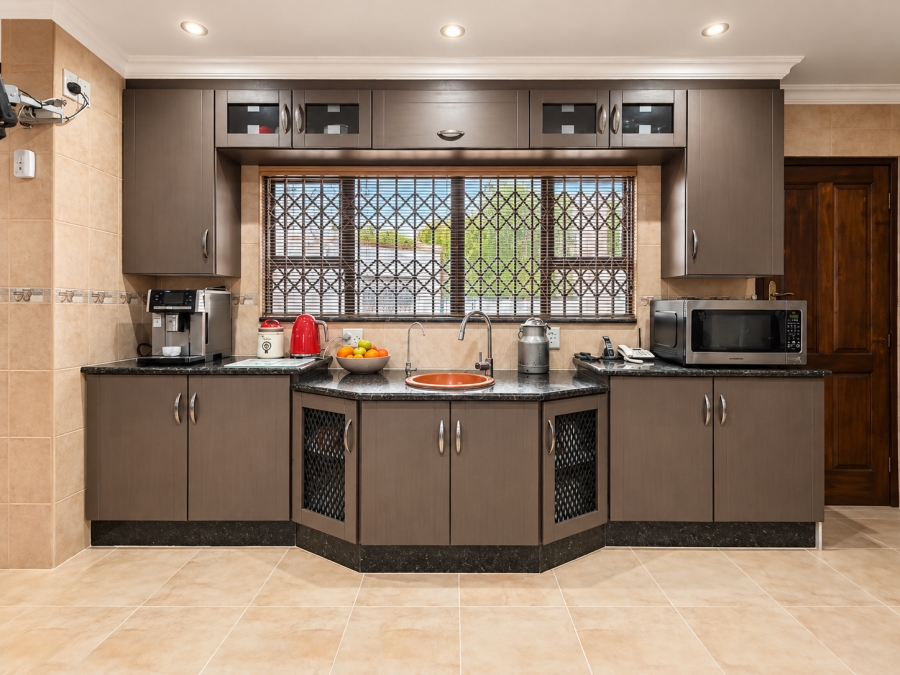 6 Bedroom Property for Sale in Three Rivers Gauteng
