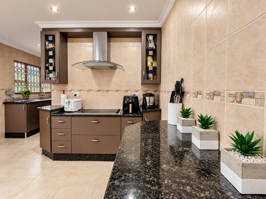 6 Bedroom Property for Sale in Three Rivers Gauteng