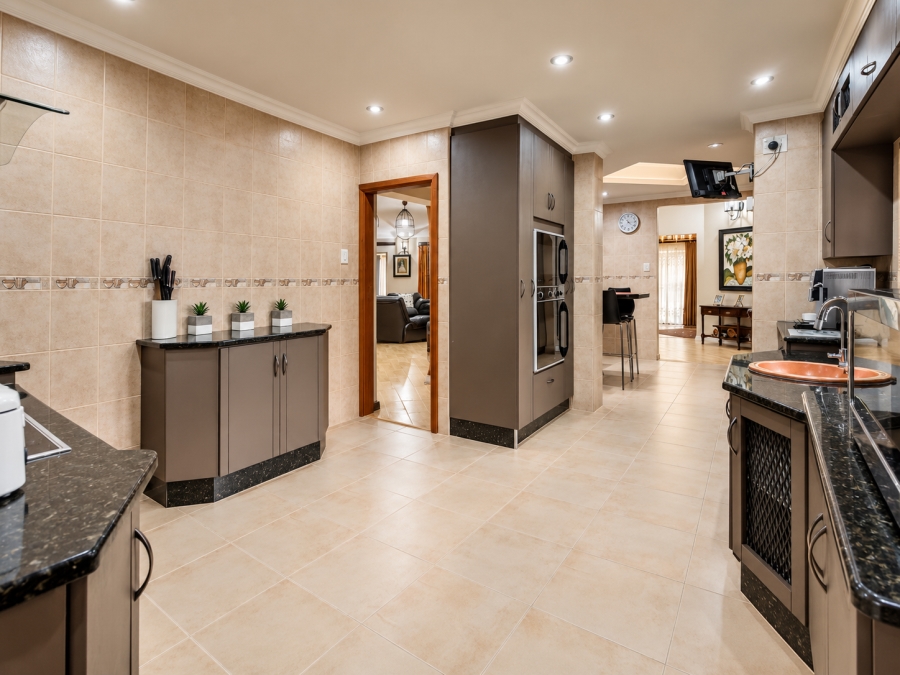 6 Bedroom Property for Sale in Three Rivers Gauteng