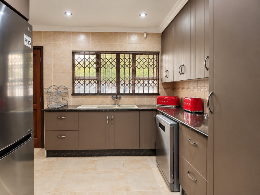 6 Bedroom Property for Sale in Three Rivers Gauteng