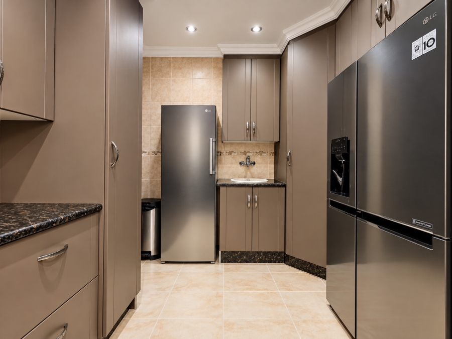 6 Bedroom Property for Sale in Three Rivers Gauteng