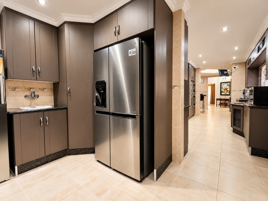 6 Bedroom Property for Sale in Three Rivers Gauteng