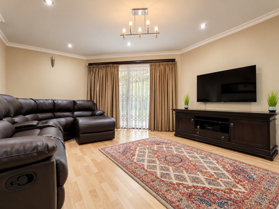 6 Bedroom Property for Sale in Three Rivers Gauteng