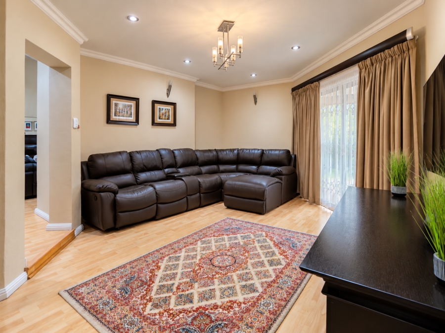 6 Bedroom Property for Sale in Three Rivers Gauteng