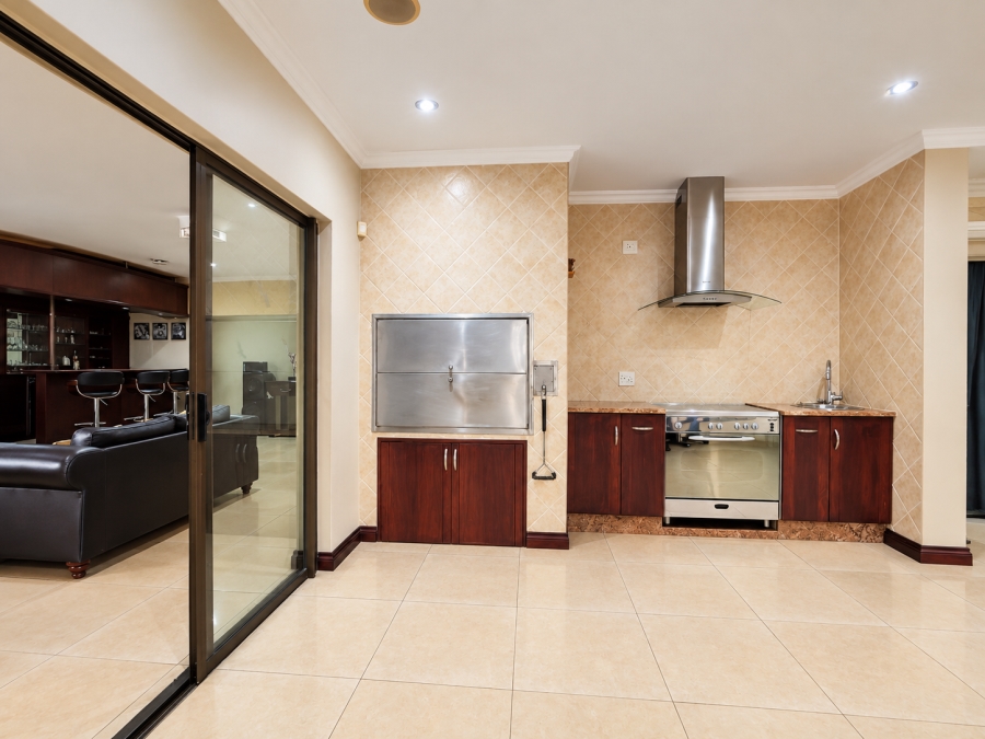 6 Bedroom Property for Sale in Three Rivers Gauteng