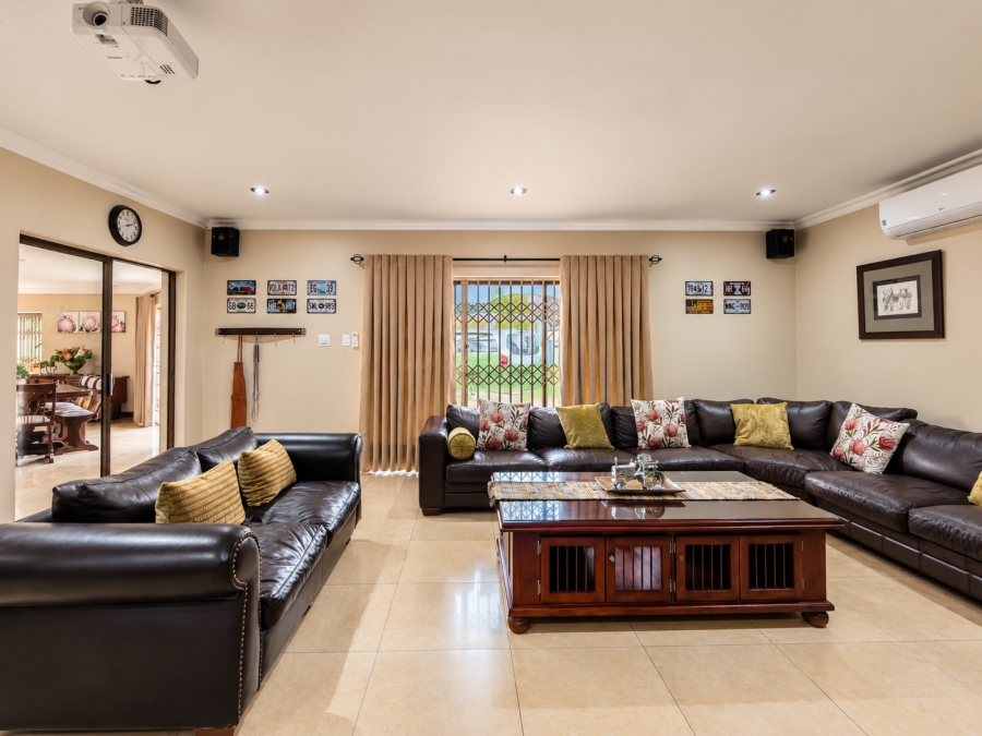 6 Bedroom Property for Sale in Three Rivers Gauteng