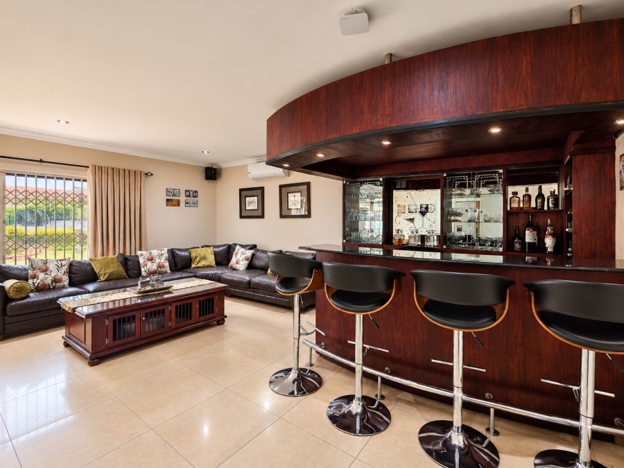 6 Bedroom Property for Sale in Three Rivers Gauteng
