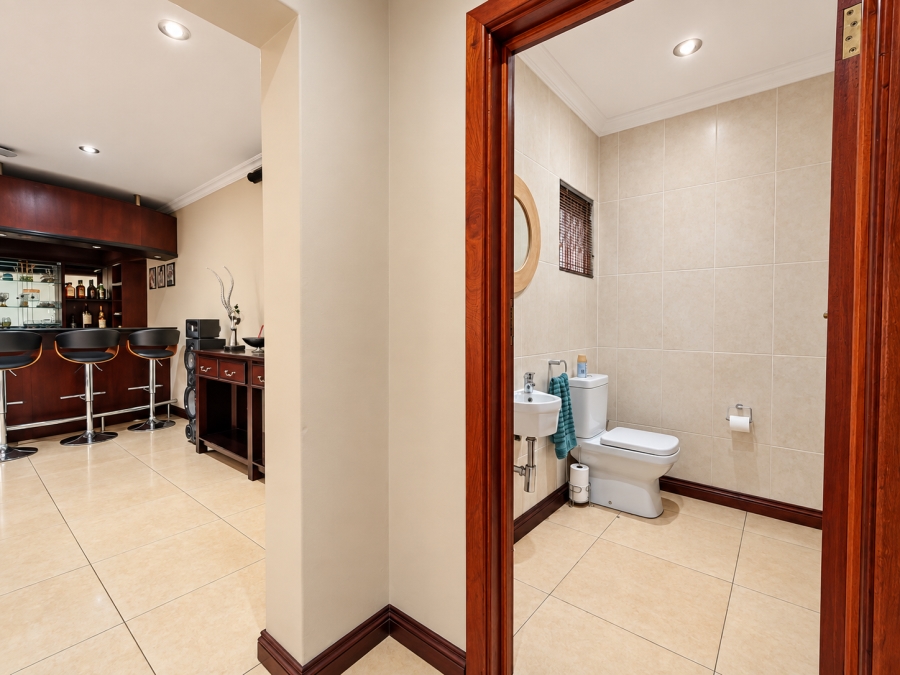 6 Bedroom Property for Sale in Three Rivers Gauteng