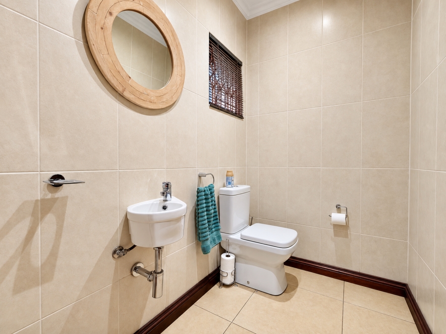 6 Bedroom Property for Sale in Three Rivers Gauteng
