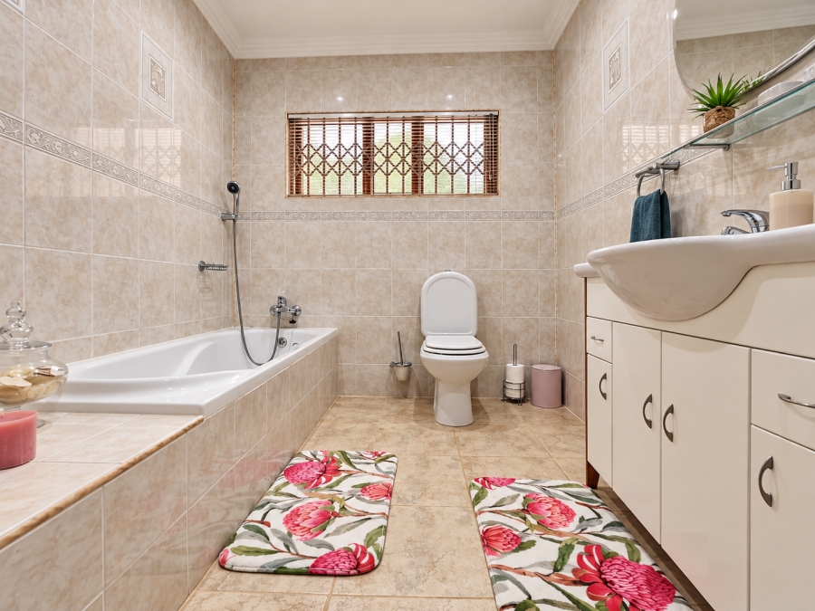 6 Bedroom Property for Sale in Three Rivers Gauteng